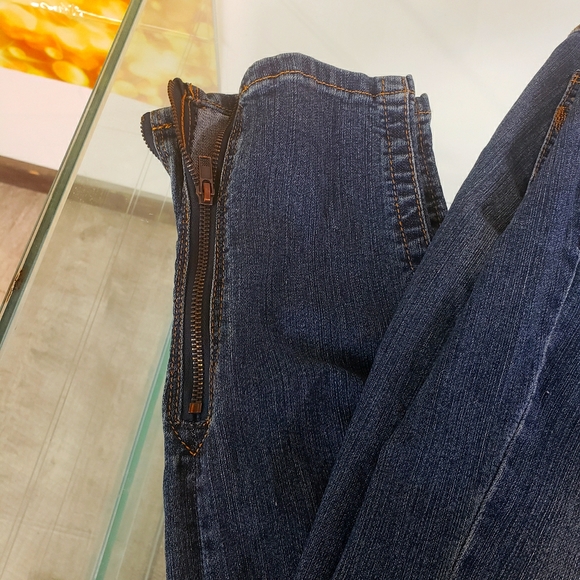 Used - Picture 2 of 2